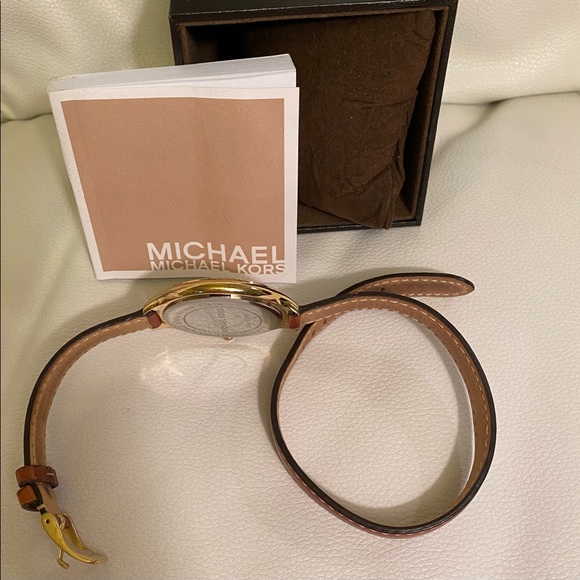 Michael Kors 💯 Authentic - Picture 5 of 13